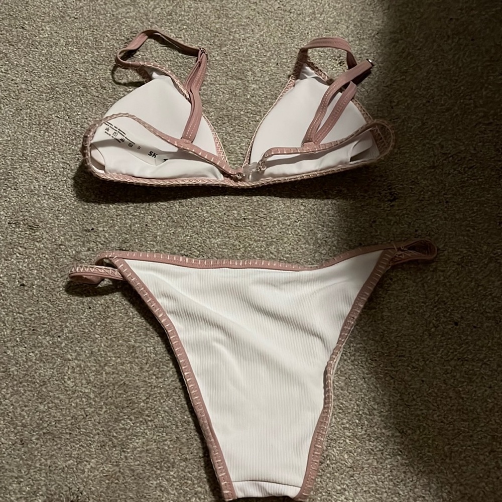 Bikini - Picture 2 of 2